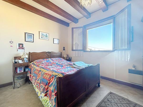 Maison familiale à vendre Cosnac 150.3 m2, Quartier recherché, Vue imprenable, Terrain arboré avec goût, 4 chambres, sous sol complet avec Garage.