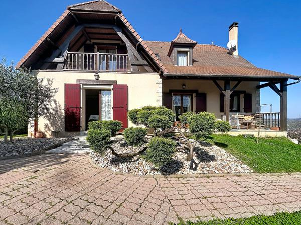 Maison familiale à vendre Cosnac 150.3 m2, Quartier recherché, Vue imprenable, Terrain arboré avec goût, 4 chambres, sous sol complet avec Garage.