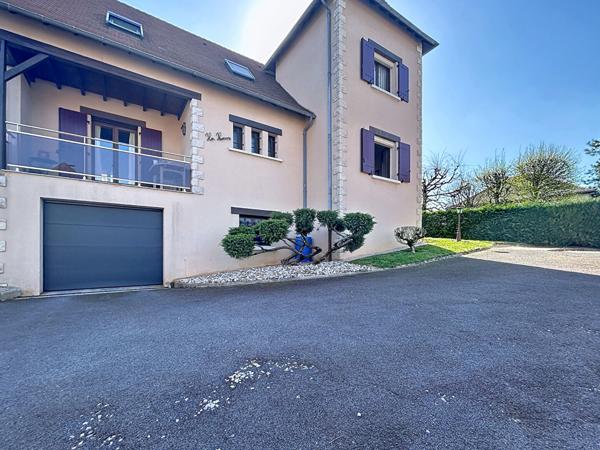 Maison familiale à vendre Cosnac 150.3 m2, Quartier recherché, Vue imprenable, Terrain arboré avec goût, 4 chambres, sous sol complet avec Garage.