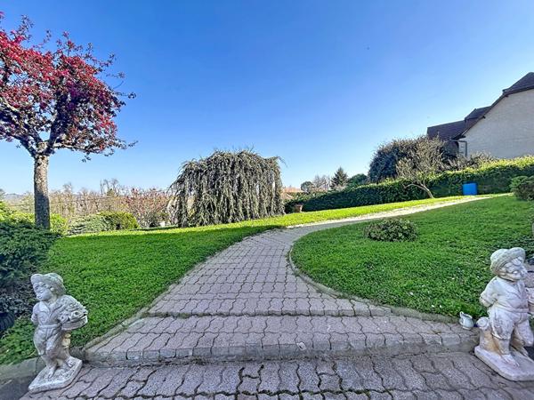 Maison familiale à vendre Cosnac 150.3 m2, Quartier recherché, Vue imprenable, Terrain arboré avec goût, 4 chambres, sous sol complet avec Garage.