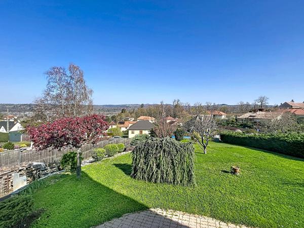 Maison familiale à vendre Cosnac 150.3 m2, Quartier recherché, Vue imprenable, Terrain arboré avec goût, 4 chambres, sous sol complet avec Garage.