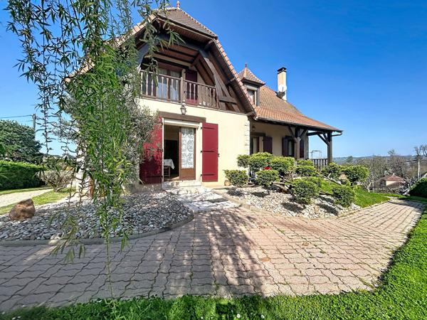 Maison familiale à vendre Cosnac 150.3 m2, Quartier recherché, Vue imprenable, Terrain arboré avec goût, 4 chambres, sous sol complet avec Garage.