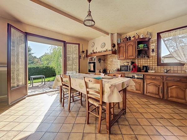 Maison familiale à vendre Cosnac 150.3 m2, Quartier recherché, Vue imprenable, Terrain arboré avec goût, 4 chambres, sous sol complet avec Garage.