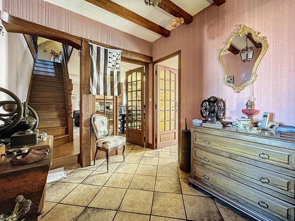 Maison familiale à vendre Cosnac 150.3 m2, Quartier recherché, Vue imprenable, Terrain arboré avec goût, 4 chambres, sous sol complet avec Garage.