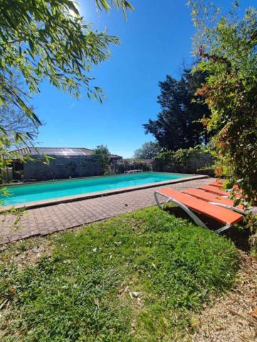 Maison ancienne - Belves Spacieuse longère 13 pièces avec piscine à Beaumontois