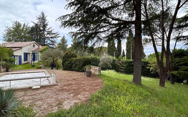 Maison à vendre    5 pièces •  Vaison-la-Romaine