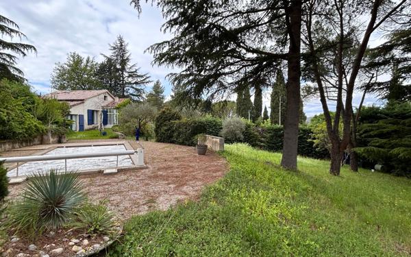 Maison à vendre    5 pièces •  Vaison-la-Romaine