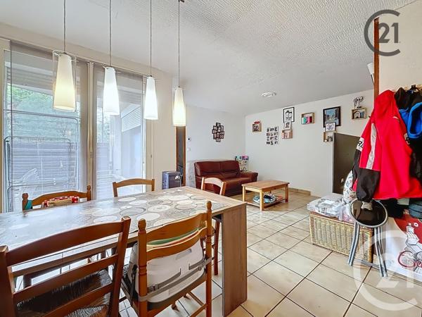 Appartement F3 à vendre  3 pièces - 60,90 m2 SAVIGNY LE TEMPLE - 77