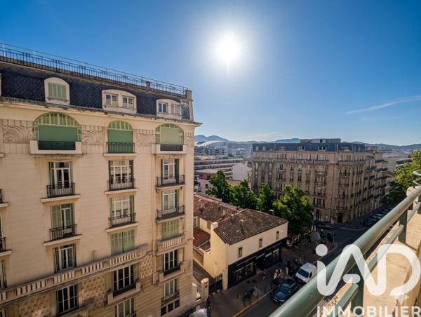 Appartement à vendre 4 pièces 100 m² Marseille 8
