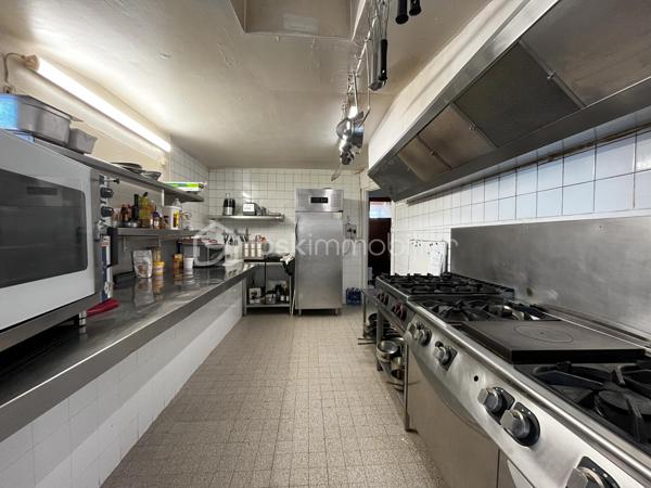 Local d activites de 215 m²