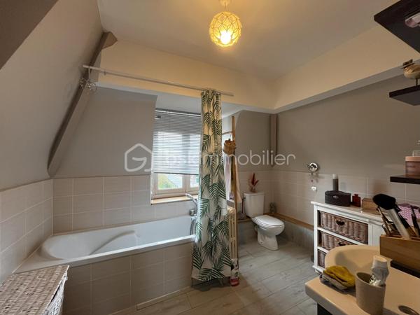 Local d activites de 215 m²