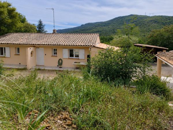 Vue panoramique et calme absolu pour cette villa rénovée avec piscine