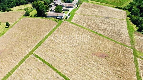 Propriété de 18 hectares avec vue dominante, maison de maître et gites – superbe potentiel !