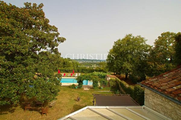 Propriété de 18 hectares avec vue dominante, maison de maître et gites – superbe potentiel !