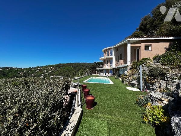 proche cabris villa d architecte avec piscine de 160m²plus studio et deux 2 pièces sur 3500m².