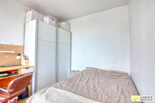 Versailles Notre-Dame Appartement 2 pièces de 23.72 m² carrez situé au 2ème étage avec cave et grenier €198 000 ** - Référence 27580