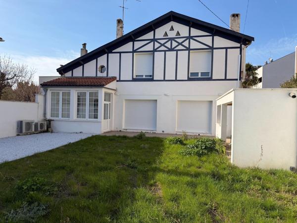 Maison basquaise rénovée, lumineuse, avec jardin.