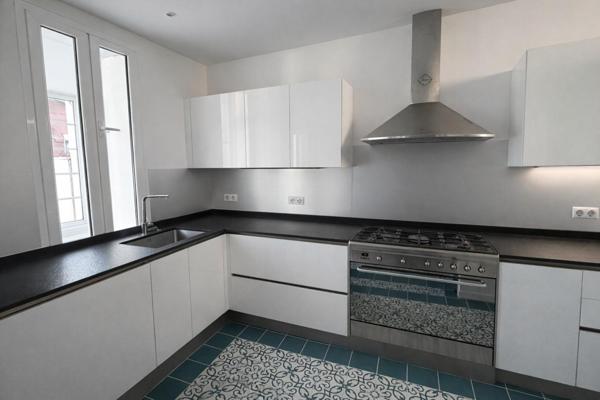 Maison basquaise rénovée, lumineuse, avec jardin.