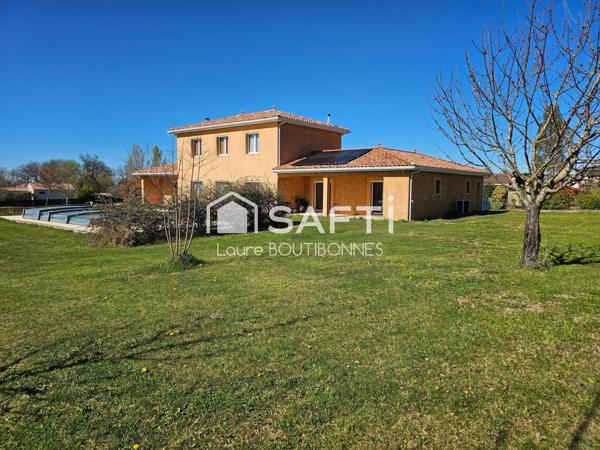Maison familiale de 195m² avec piscine, vue dégagée et grand terrain