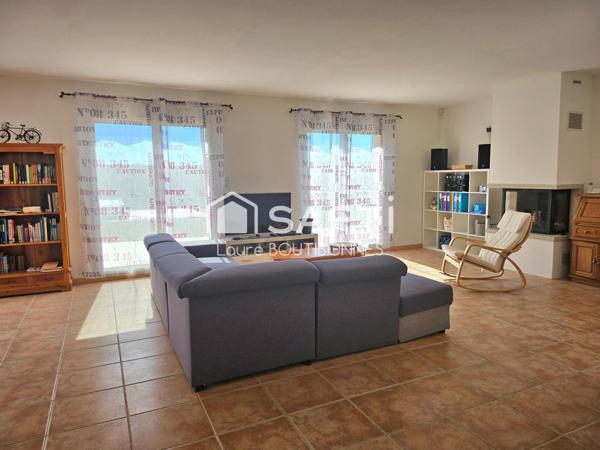 Maison familiale de 195m² avec piscine, vue dégagée et grand terrain