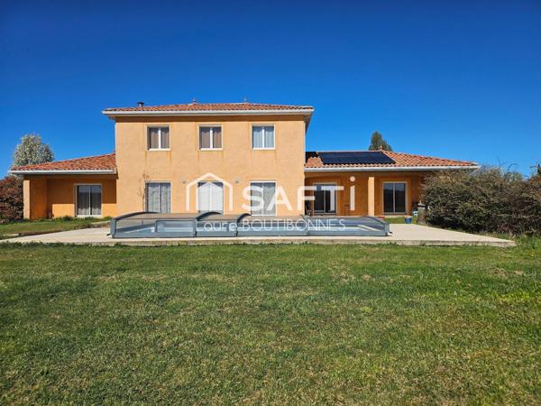 Maison familiale de 195m² avec piscine, vue dégagée et grand terrain