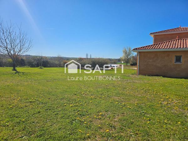Maison familiale de 195m² avec piscine, vue dégagée et grand terrain