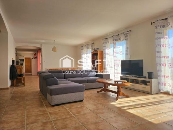 Maison familiale de 195m² avec piscine, vue dégagée et grand terrain