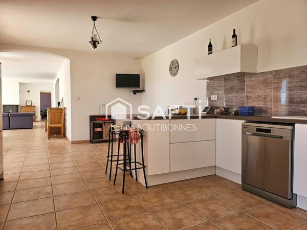 Maison familiale de 195m² avec piscine, vue dégagée et grand terrain