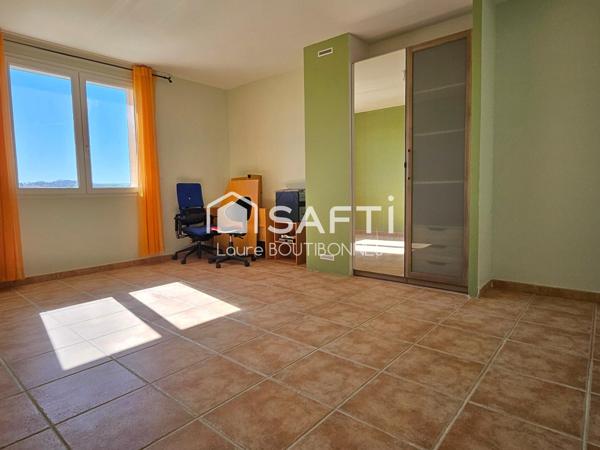 Maison familiale de 195m² avec piscine, vue dégagée et grand terrain