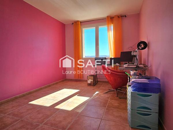 Maison familiale de 195m² avec piscine, vue dégagée et grand terrain