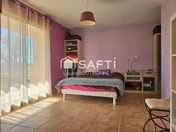 Maison familiale de 195m² avec piscine, vue dégagée et grand terrain