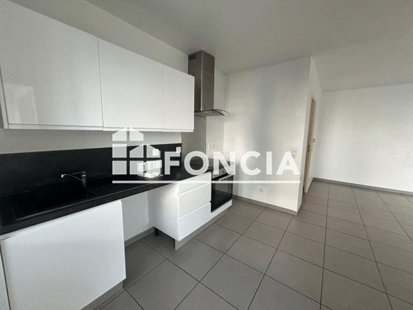 Location Appartement 4 pièces 80.2 m² - 8 RUE ROMY SCHNEIDER Saint Priest 69800