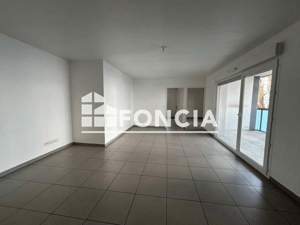 Location Appartement 4 pièces 80.2 m² - 8 RUE ROMY SCHNEIDER Saint Priest 69800