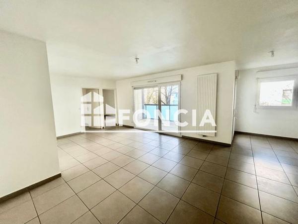 Location Appartement 4 pièces 80.2 m² - 8 RUE ROMY SCHNEIDER Saint Priest 69800
