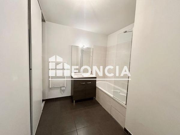 Location Appartement 4 pièces 80.2 m² - 8 RUE ROMY SCHNEIDER Saint Priest 69800