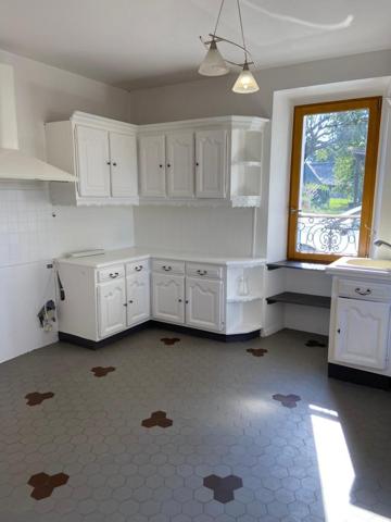 Maison St Eusebe 7 pièce(s) 190 m2