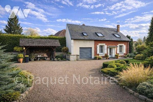 Proche hôpital, commerces et écoles, maison individuelle dans un parc de plus de 3000 m2
Compr...