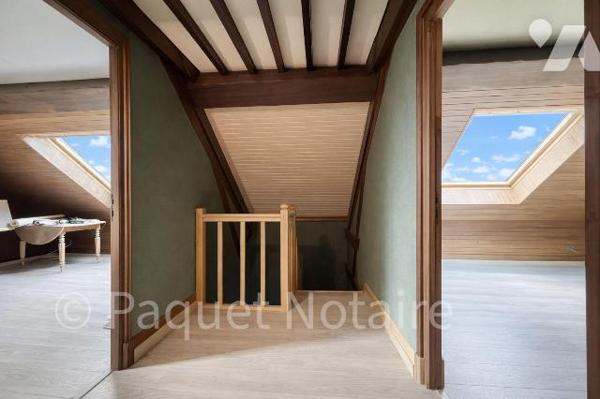 Proche hôpital, commerces et écoles, maison individuelle dans un parc de plus de 3000 m2
Compr...