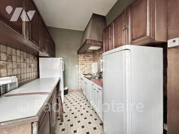 Proche hôpital, commerces et écoles, maison individuelle dans un parc de plus de 3000 m2
Compr...