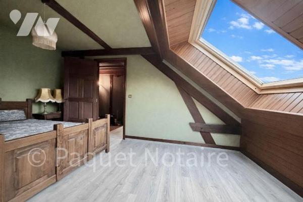 Proche hôpital, commerces et écoles, maison individuelle dans un parc de plus de 3000 m2
Compr...