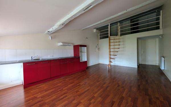 Appartement à louer    1 pièce •  Beaumont-de-Lomagne