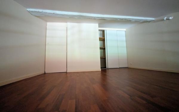 Appartement à louer    1 pièce •  Beaumont-de-Lomagne