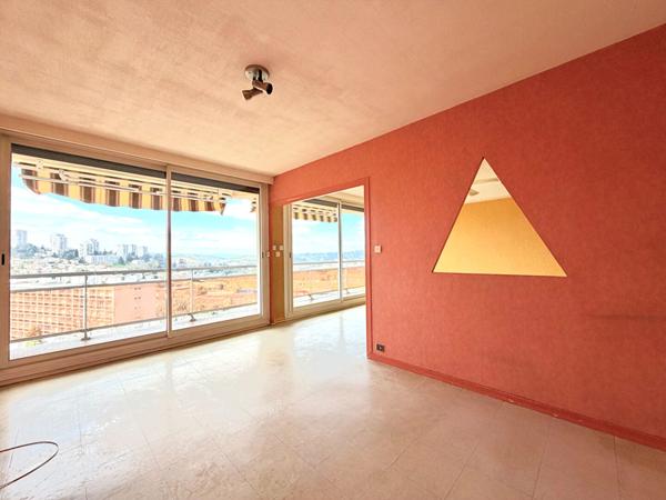 Appartement T4 traversant avec balcon et parking - La Terrasse