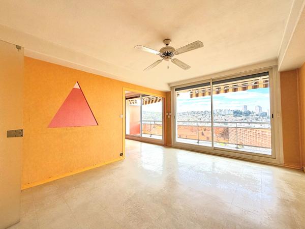 Appartement T4 traversant avec balcon et parking - La Terrasse