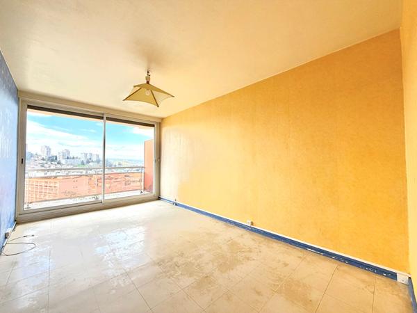 Appartement T4 traversant avec balcon et parking - La Terrasse