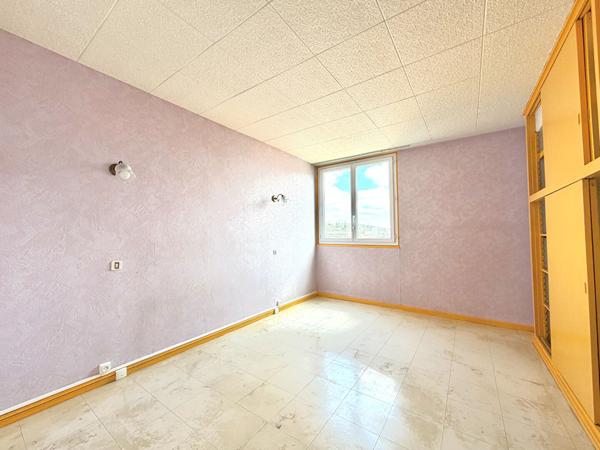 Appartement T4 traversant avec balcon et parking - La Terrasse