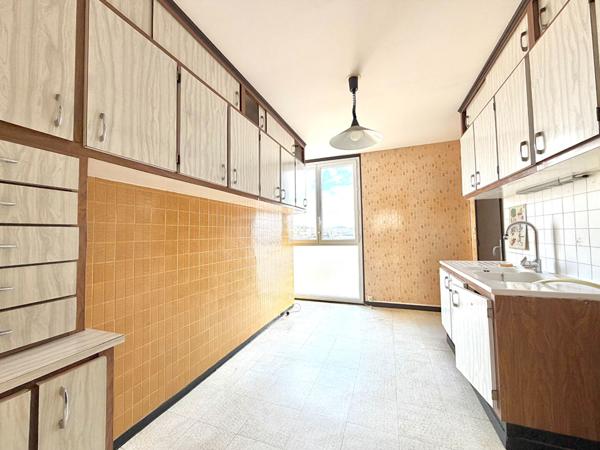 Appartement T4 traversant avec balcon et parking - La Terrasse