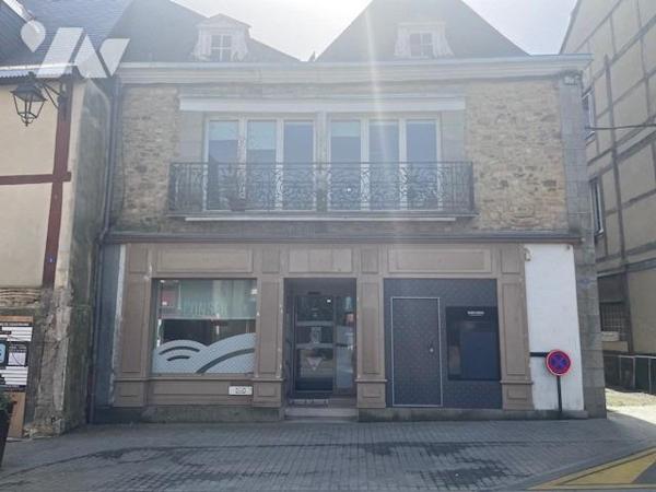 LA GUERCHE- Plein-centre - Immeuble