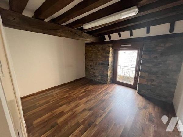 LA GUERCHE- Plein-centre - Immeuble