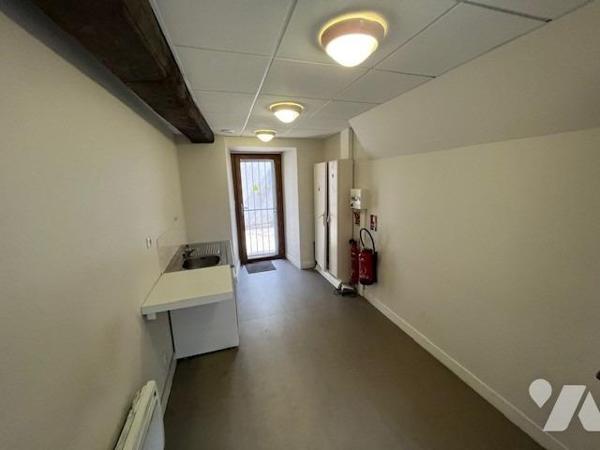 LA GUERCHE- Plein-centre - Immeuble